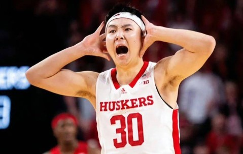 开云-库里在日本队比赛中败北，战术调整引发热议！的简单介绍