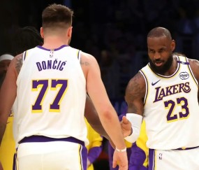 开云-美国队带队取胜！，浓眉哥重要时刻重要助攻再创辉煌时刻(胖猫图片梦奇恶搞浓眉大眼)