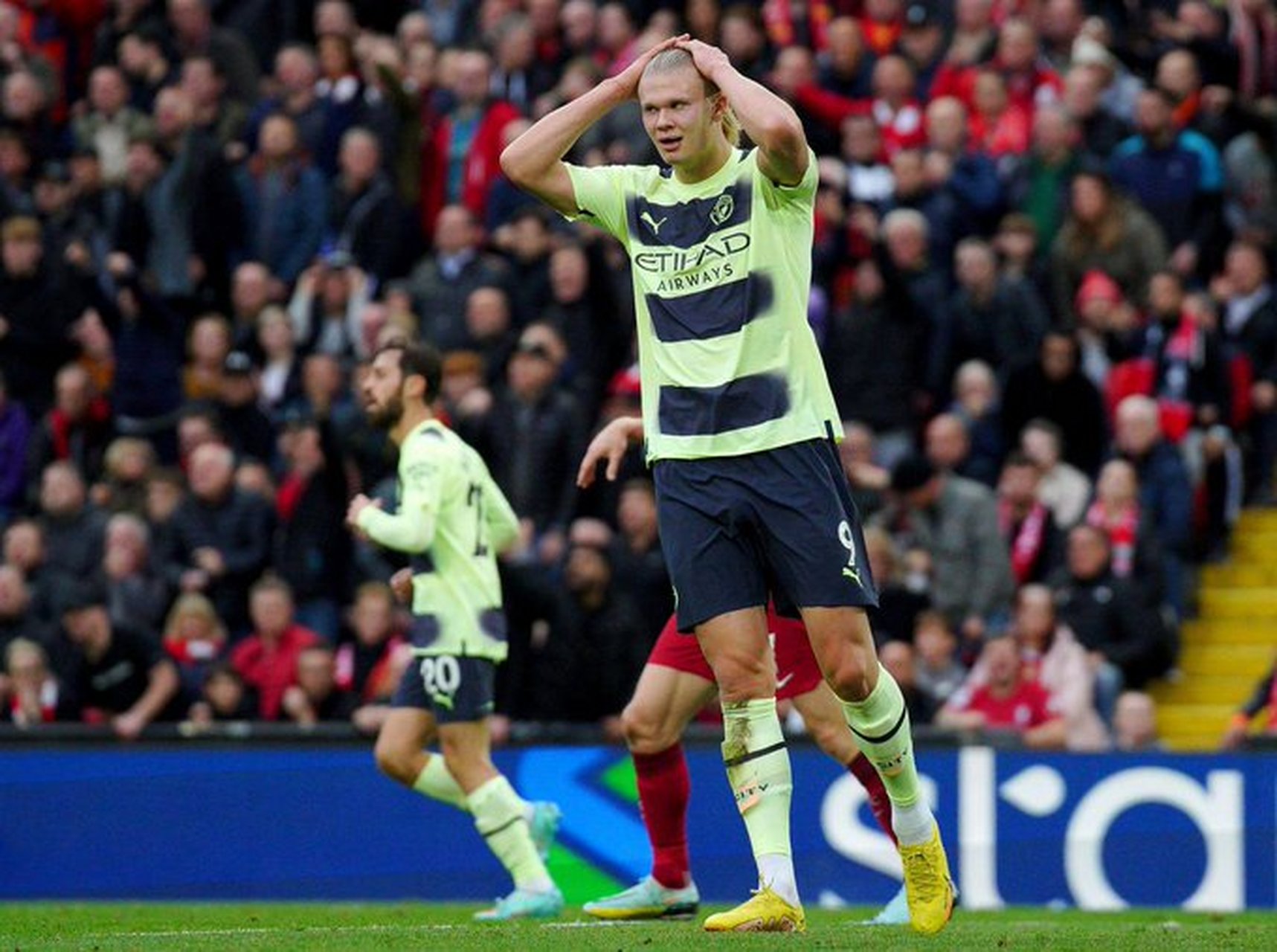 哈兰德在利物浦比赛中比分优势明显，出色防守引发热议！的简单介绍